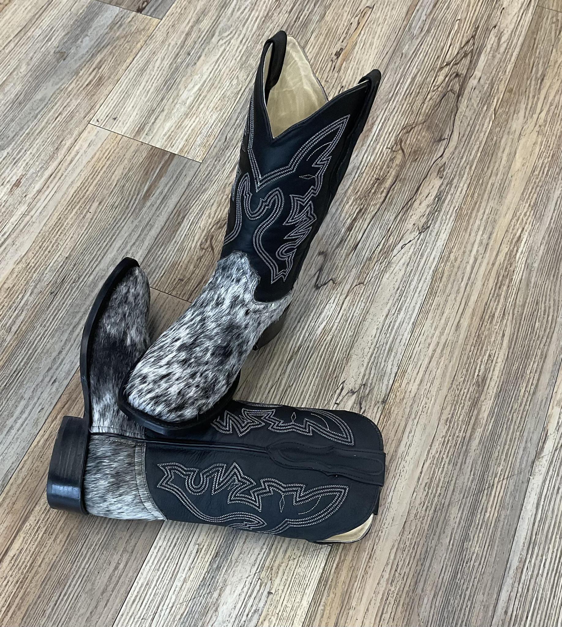 Alan “ COWHIDE WHITE AND BLACK BOOTS BLACK SOLE mbkxmb Botas Rojero