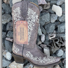 Load image into Gallery viewer, “ FANNY “ | CORRAL WESTERN BOOTS LIGHT BROWN POINT TOE A2773