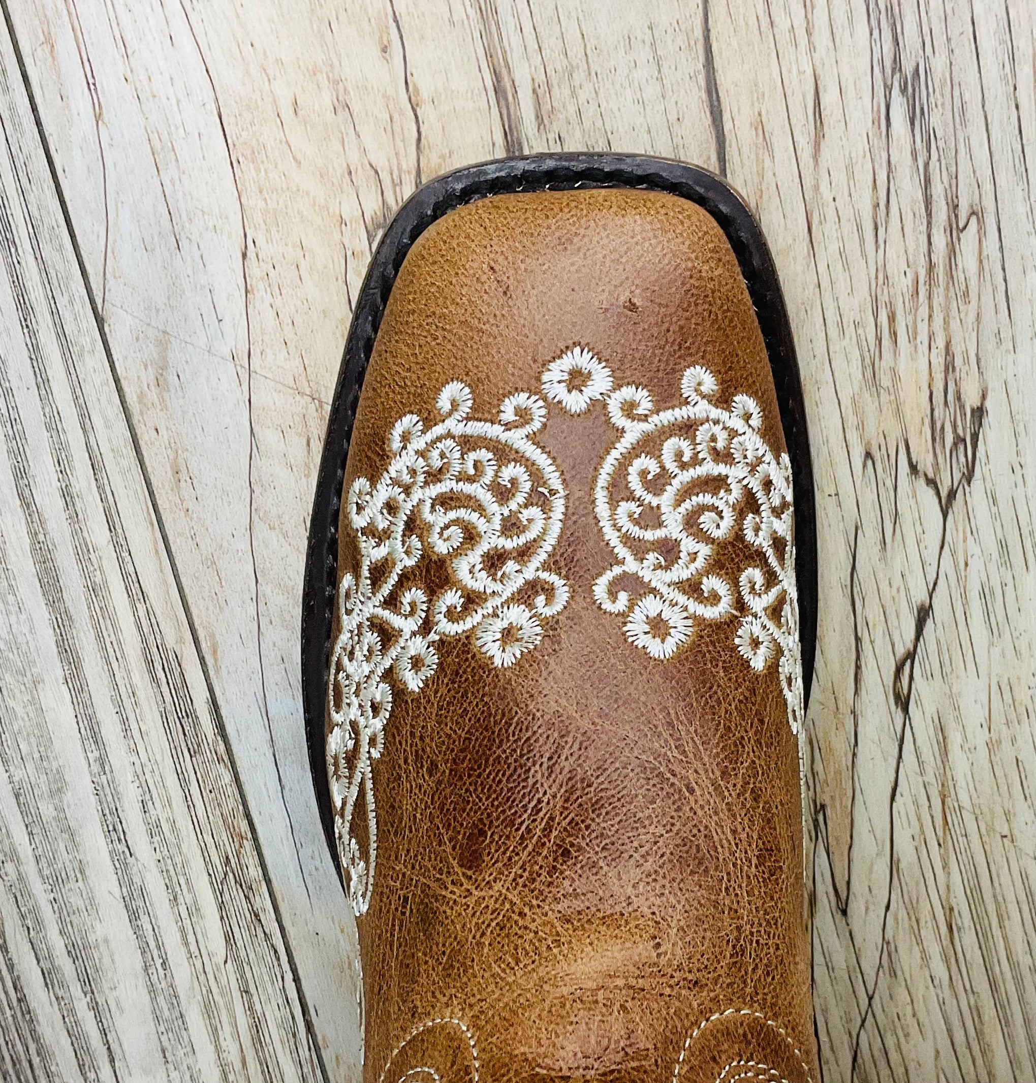 SQUARE TOE BOOTS