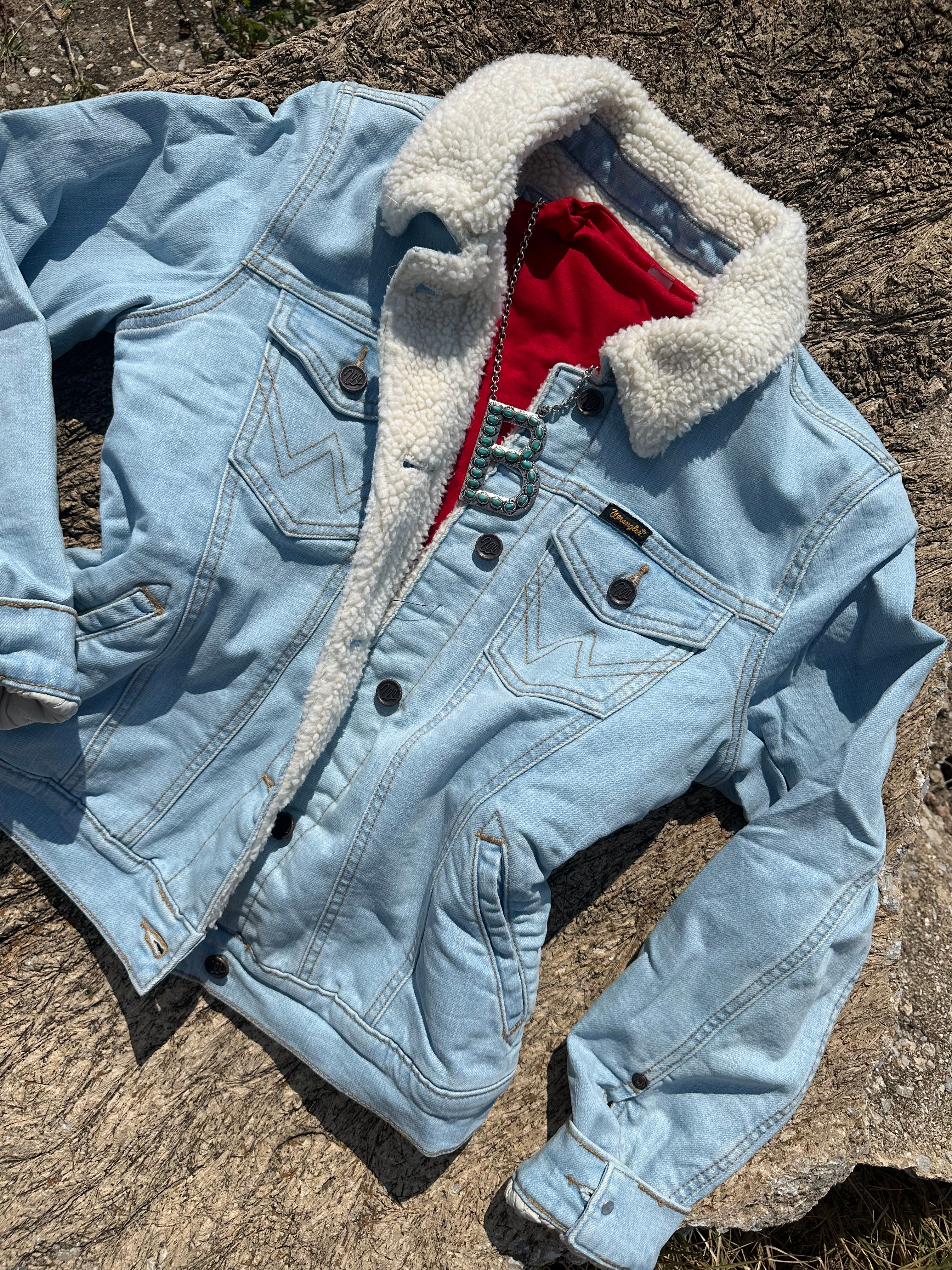 WOMEN’S WRANGLER RETRO® SHERPA LINED WESTERN DENIM JACKET | 112317322