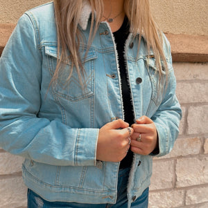 WOMEN’S WRANGLER RETRO® SHERPA LINED WESTERN DENIM JACKET | 112317322