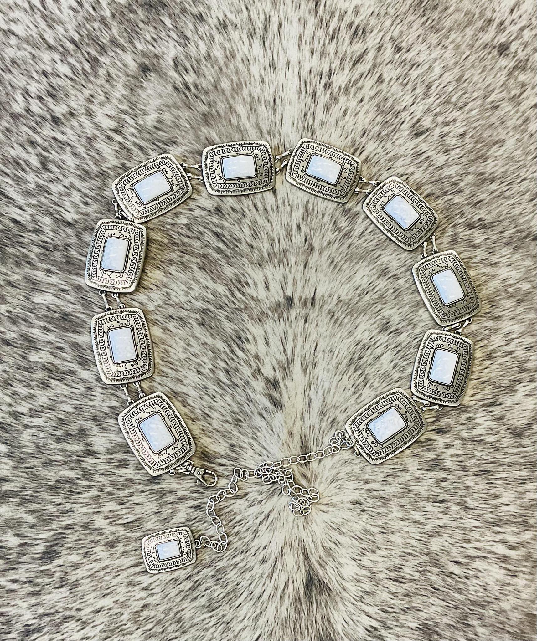 ‘’PERLA’’ WHITE CONCHO BELT