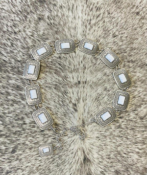 ‘’PERLA’’ WHITE CONCHO BELT