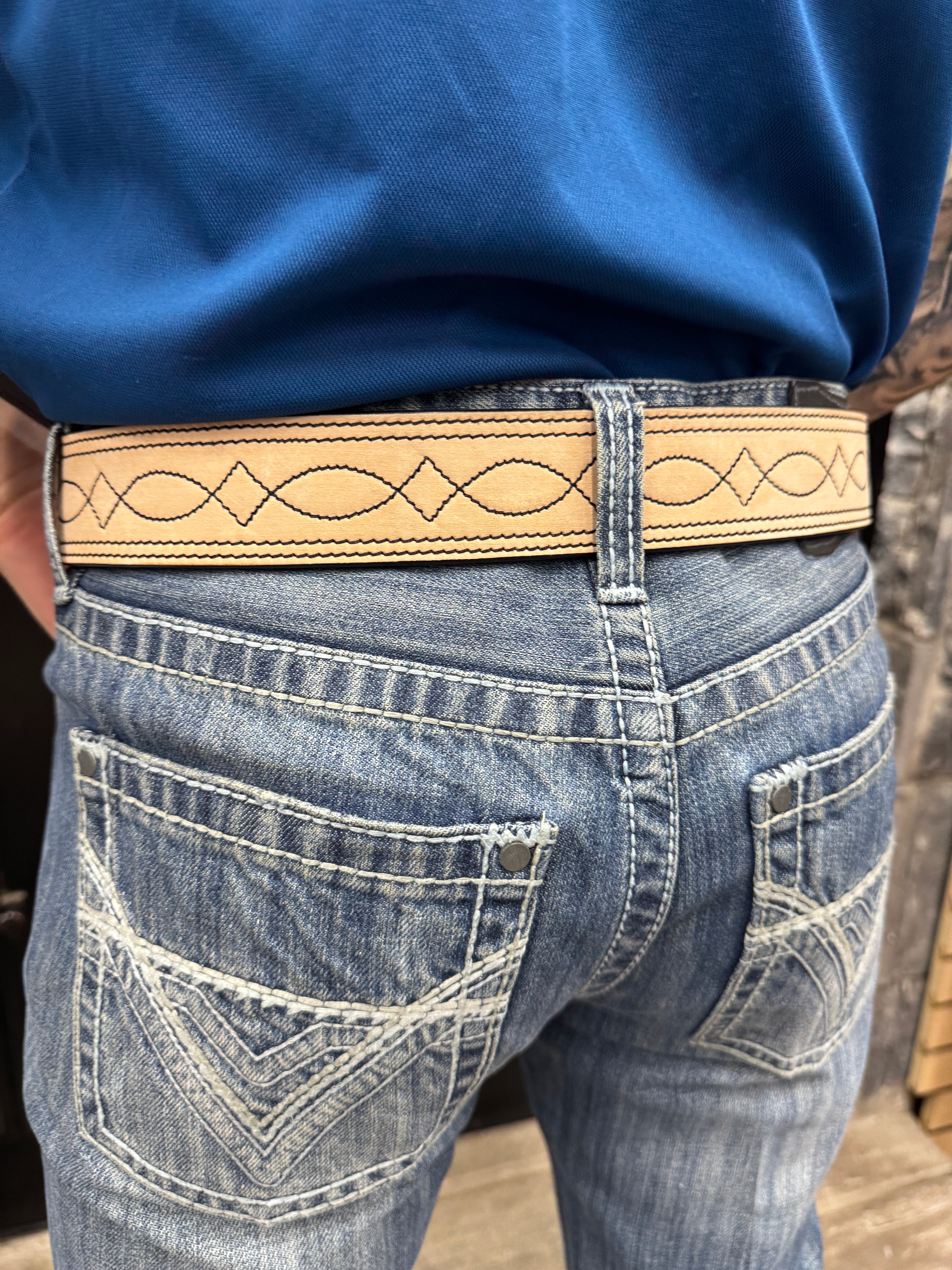 ‘’MEN’S NOCONA ROUGHTOUT BLACK AND CREAM BELT | N120009101