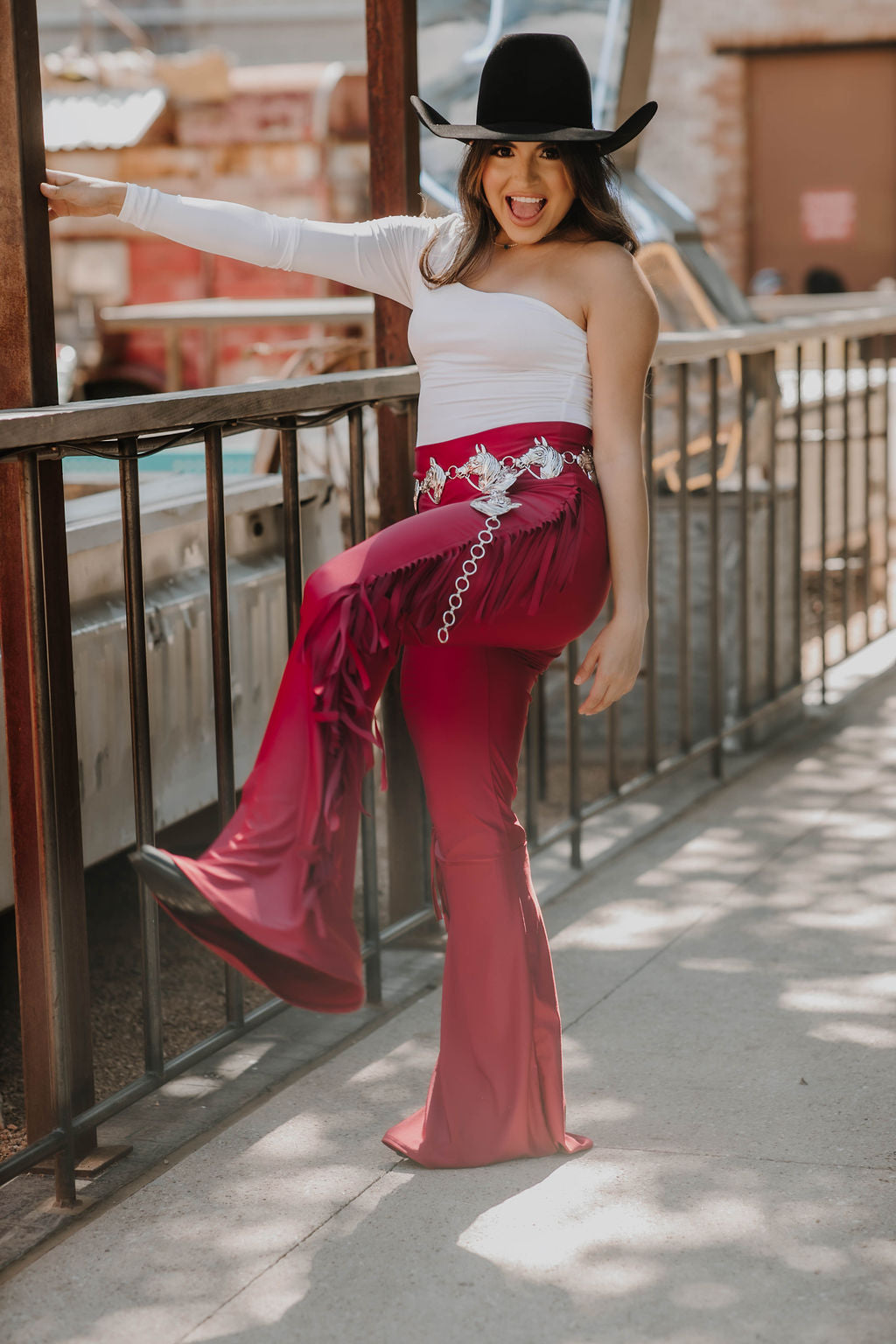 SAIRA HIGH WAIST RED FRINGE PANTS Botas Rojero