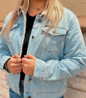 WOMEN’S WRANGLER RETRO® SHERPA LINED WESTERN DENIM JACKET | 112317322
