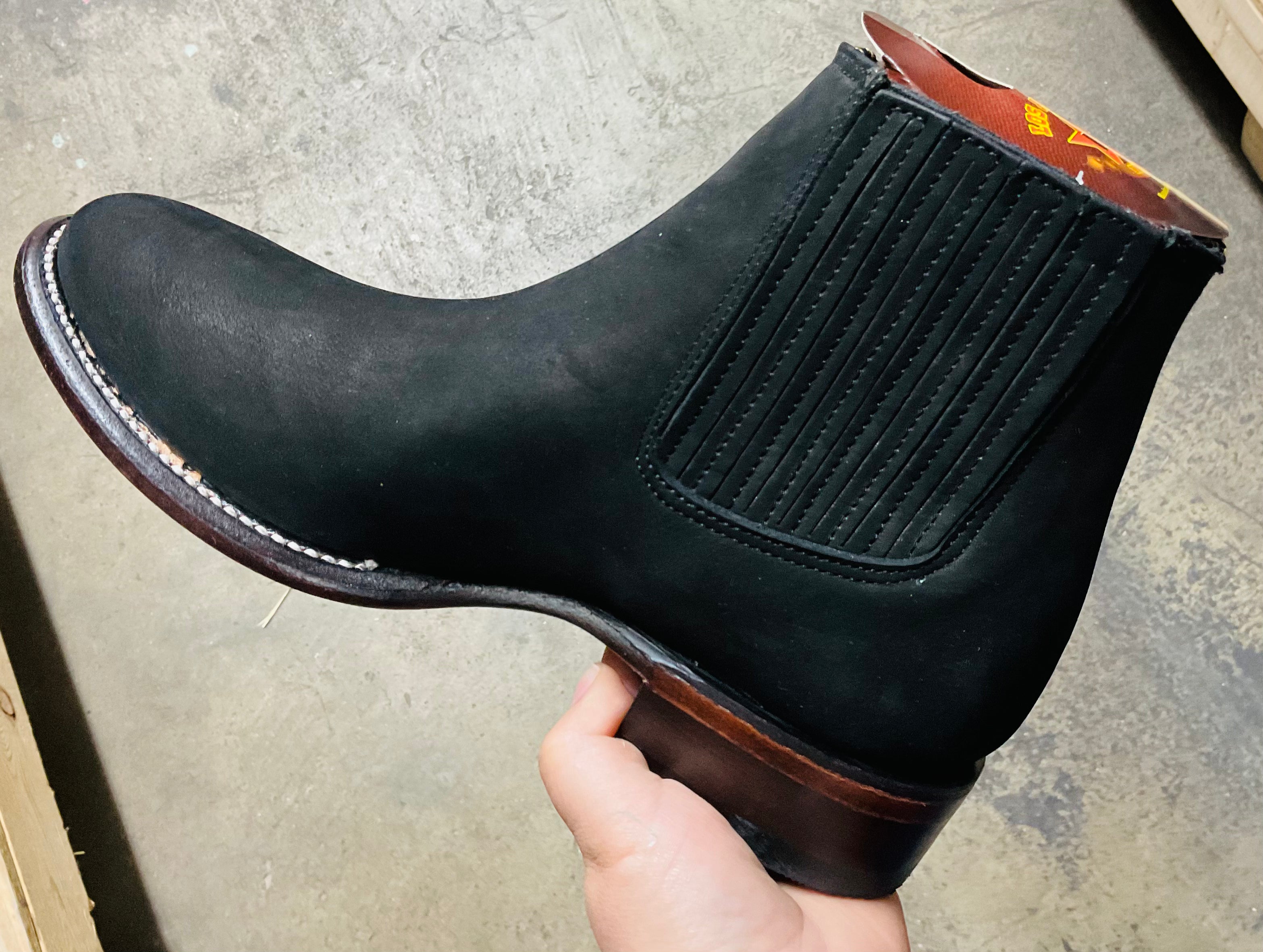 50B6305 BOTIN PUNTA OVAL NOBUCK NEGRO