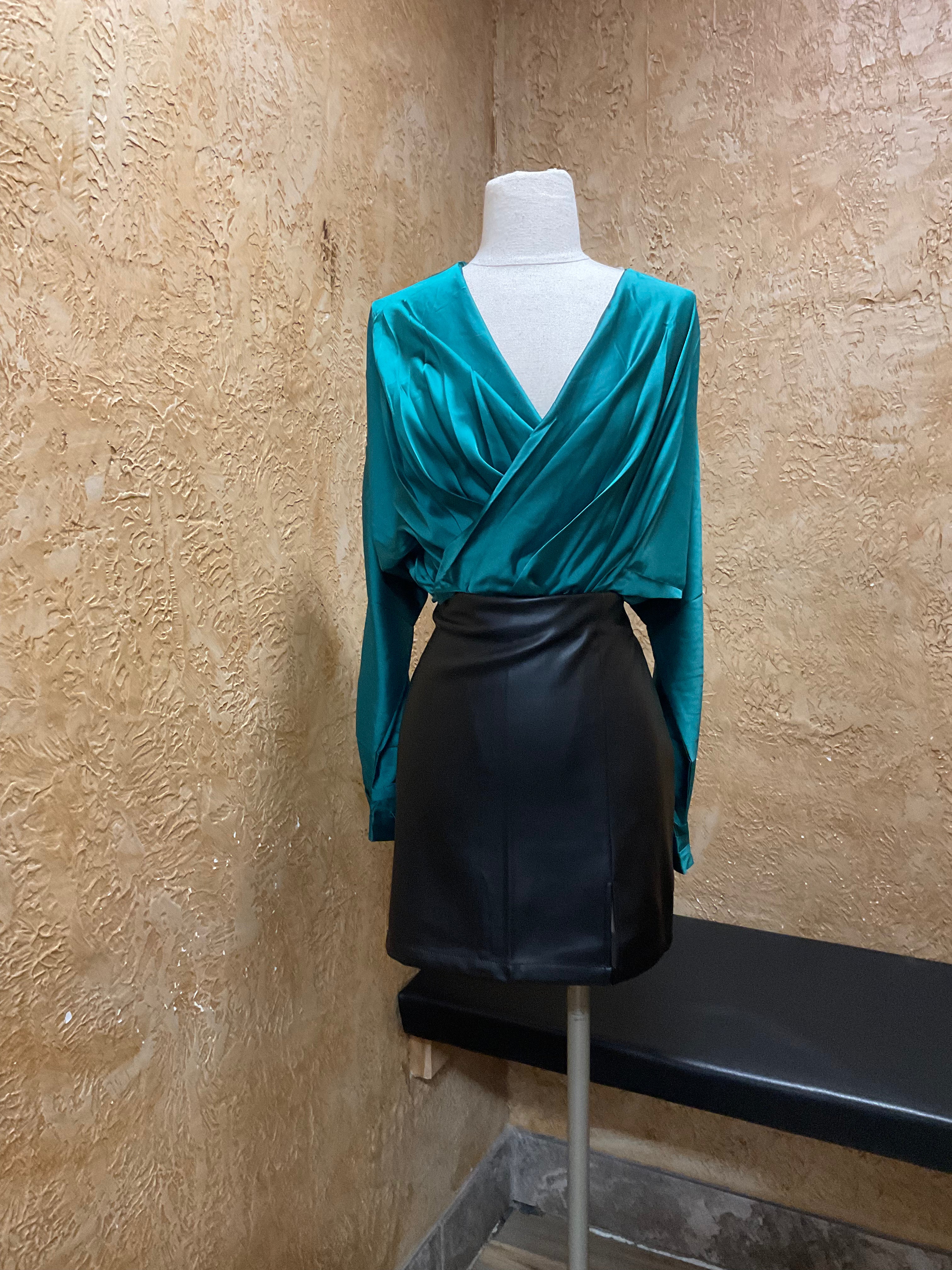 EMELY GREEN TOP
