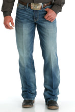Load image into Gallery viewer, CINCH MEN&#39;S RELAXED FIT GRANT - MEDIUM STONEWASH | MB57737001
