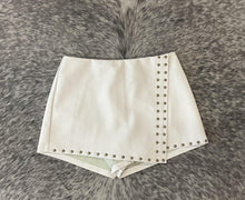 Load image into Gallery viewer, ‘’ELIZABETH’’ CREAM LEATHER SHORT