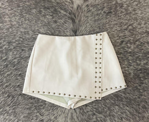 ‘’ELIZABETH’’ CREAM LEATHER SHORT