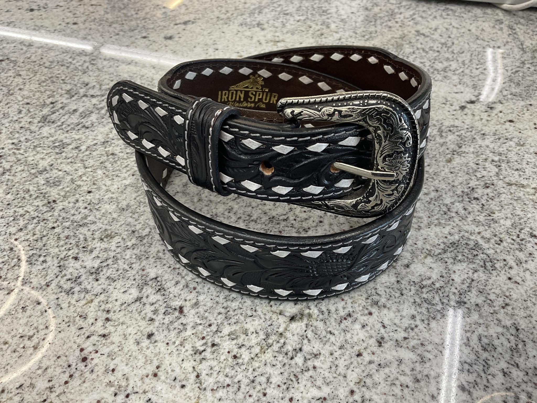 “OLIVER JR”| IRON SPUR BELT BLACK TOOLED WITH BUCK STITCH