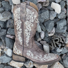 Load image into Gallery viewer, “ JACKY “ | YOUTH WOMEN BOOTS CORRAL A2980