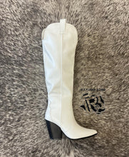Load image into Gallery viewer, ‘’ROSIE’’ WHITE BOOTS ‘’
