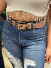 Load image into Gallery viewer, NOCONA 1 1/2&quot; SUNFLOWER EMBROIDERED LADIES BELT N320001608