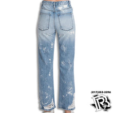Load image into Gallery viewer, “ VIVI MOM JEANS “ | VINTAGE STRAIGHT LIGHT BLUE WASH