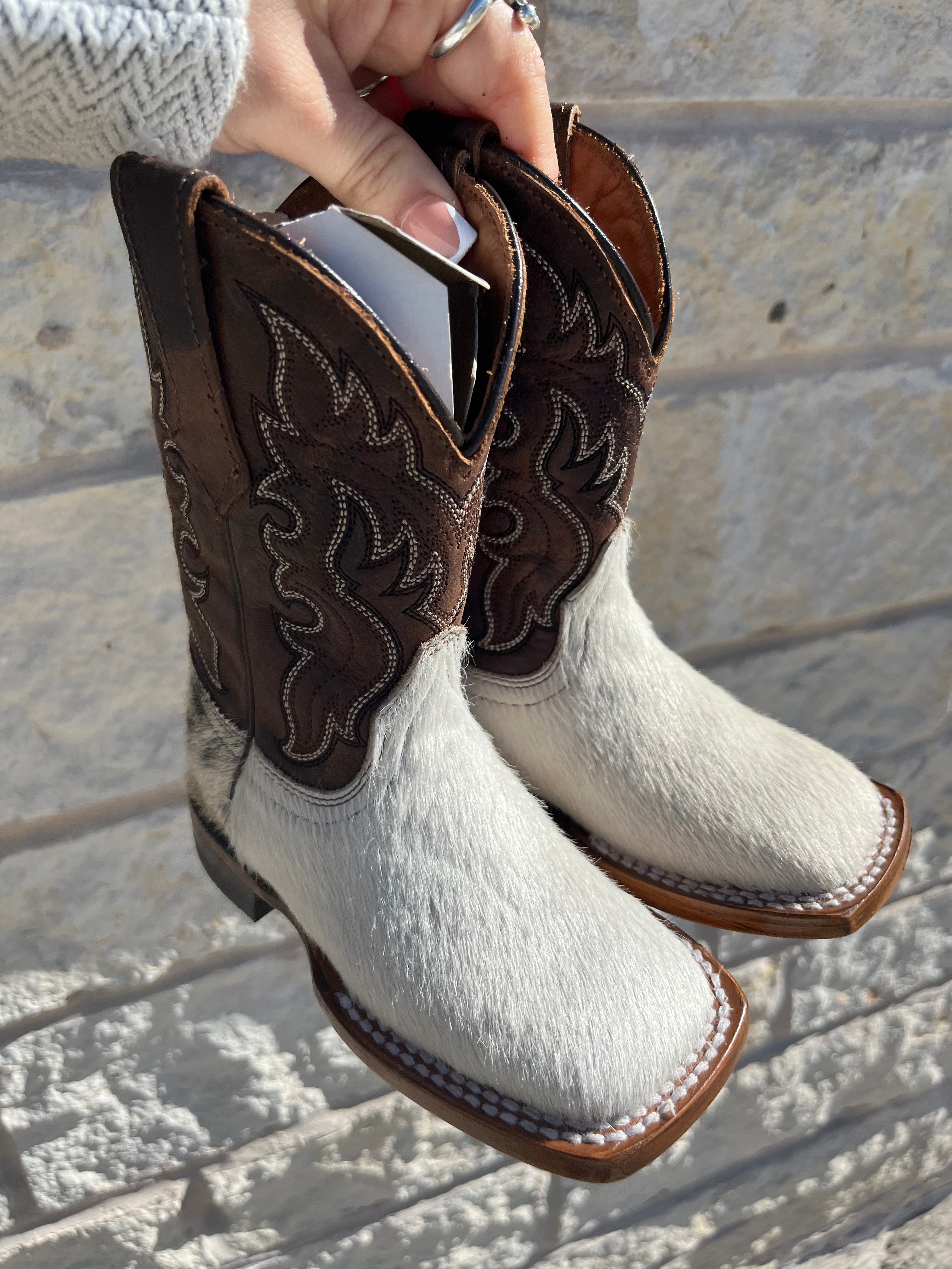 KID’S BOOTS -PELO MORO NEGRO/BLANCO