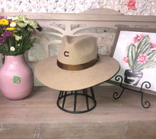 Load image into Gallery viewer, Charlie 1 horse hat highways (sand)
