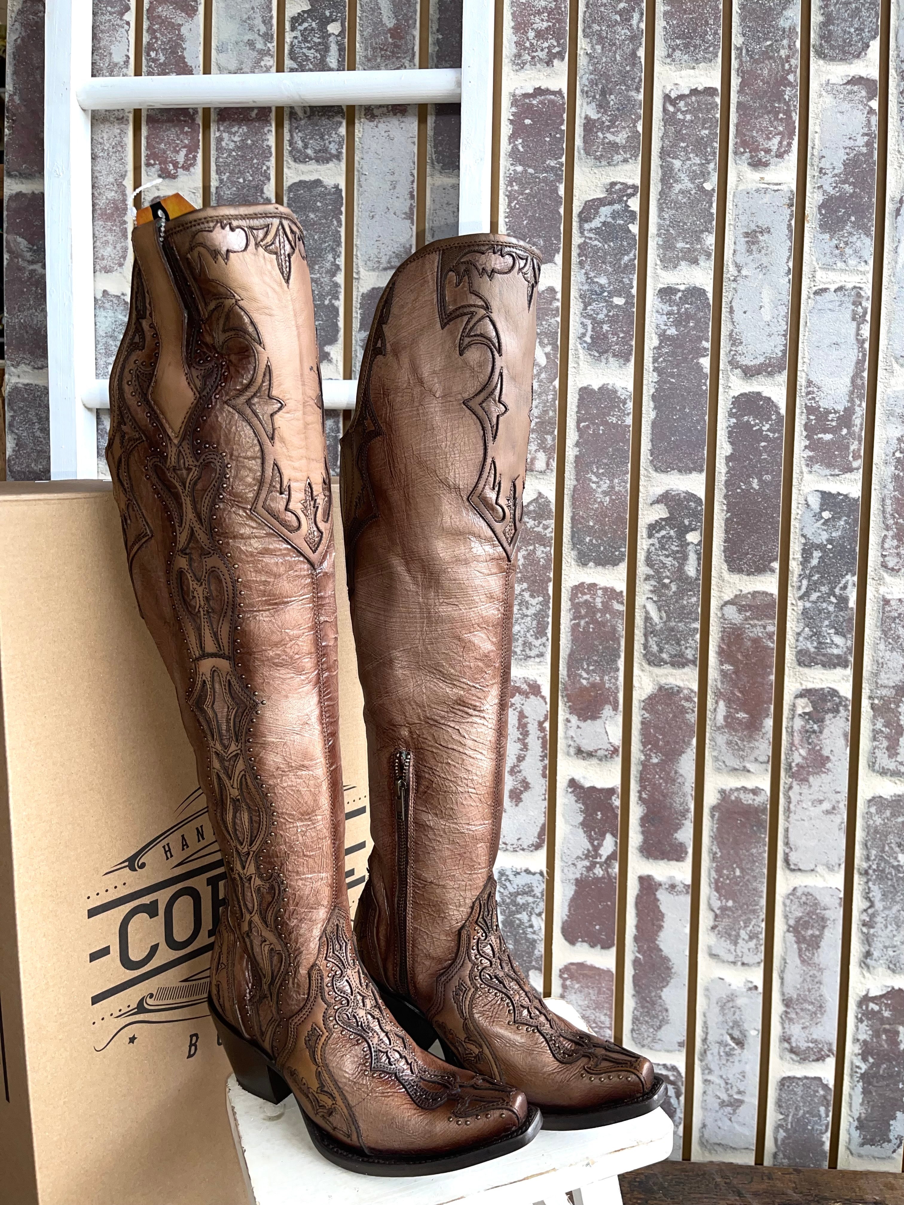 WOMEN’S CORRAL BOOT | Tan With Rustic Finish (C3704)