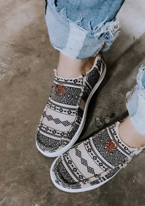 WOMAN  TAUPE & BLACK TWISTED X SHOES |WHYC022