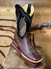 Load image into Gallery viewer, BOTAS ROJERO: SMOOTH OSTRITCH TOBACO (panza de avestruz tobaco)