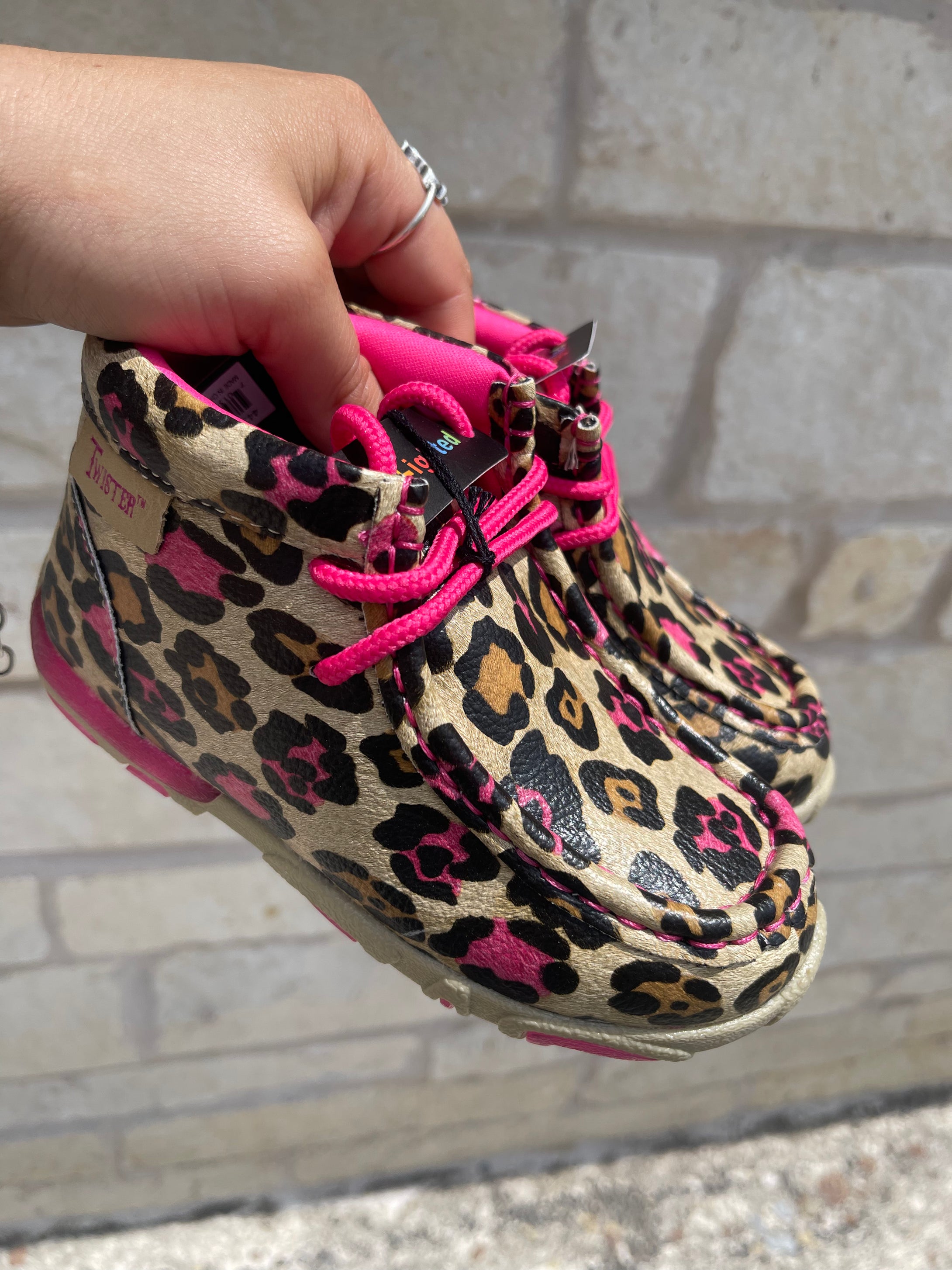 Pink leopard sales print shoes