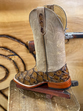 Load image into Gallery viewer, BR Chocolate Fish Boots Big Bass (BR Exclusivas Botas de Pescado de Chocolate)
