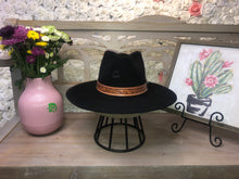Load image into Gallery viewer, Charlie 1 horse hat Lori | black