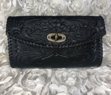 Load image into Gallery viewer, Baguet crossbody