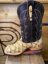 Load image into Gallery viewer, BIG BASS Ant Saddle Tan Arapaima Fish boot