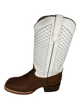 Load image into Gallery viewer, SQUARE TOE BOOT ALASKA TAN WITH WHITE TOP MOH252